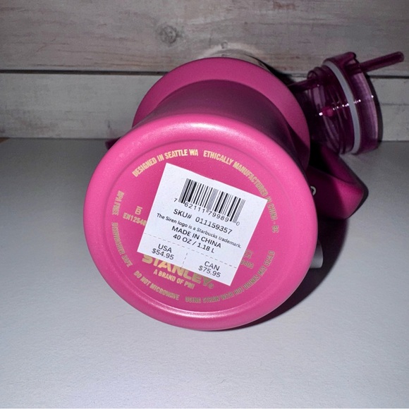 Stanley x Starbucks 40oz Quencher Tumbler Winter Berry Glitter & Gold NWT - Picture 8 of 10